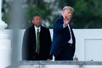 Trump ordena investigar por qué los precios de la gasolina no bajan