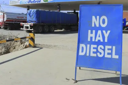 Paz propone modificar la Ley de Sustancias Controladas y liberar la importación de combustibles