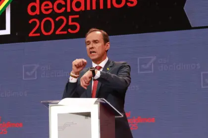 Quiroga propone cambios en las reglas de la gestión pública para que se acceda por méritos y “no los parientes y los amigotes”