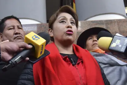 Ruth Nina dice que acudirá a citación de la Fiscalía “siempre y cuando haya garantías” 