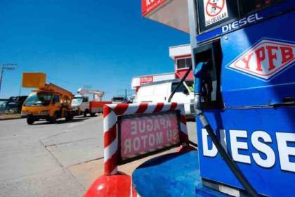 Gobierno amplía de Bs 1.000 a Bs 2.000 millones los recursos para cubrir el diferencial de importación de combustibles