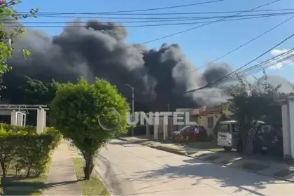 Incendio en la zona norte de Santa Cruz genera gran humareda y moviliza a bomberos