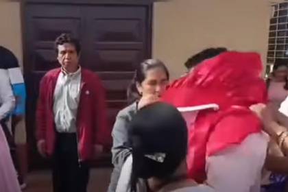 Comunarios agreden a un juez e intentan ponerle una pollera y una blusa por suspender audiencia