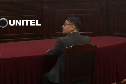 Exviceministro Aguilera queda arrestado hasta la reinstalación del juicio oral por la toma militar, dice abogado 