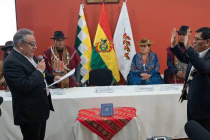 Roberto De La Cruz, exlíder de la Guerra del Gas, es posesionado como rector de la Universidad Indígena Boliviana Aymara