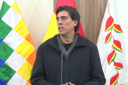 Ministro Zamora califica de “chacota” y “ciencia ficción” el audio que lo vincula a un supuesto operativo para capturar a Evo