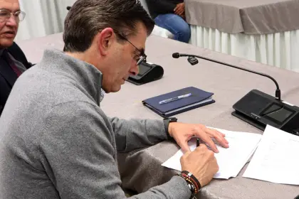 Con la firma digital, Rodrigo Paz dice que aprobará decretos y proyectos para que las obras avancen