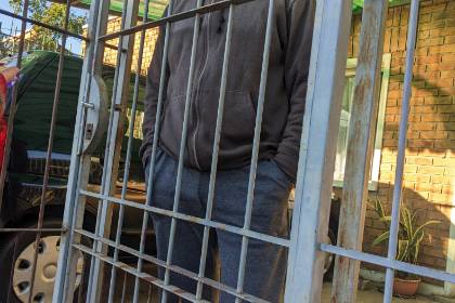 Tras 17 años prófugo, capturan en Uruguay a un exsacerdote acusado de abusos contra menores en Bolivia