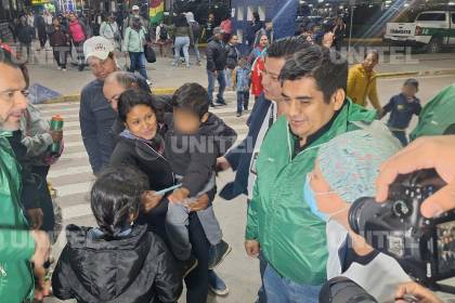 Sarampión en Santa Cruz: Arranca vacación escolar, comienzan controles a viajeros y vacunación en la Terminal Bimodal