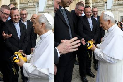 El Papa León XIV recibe de regalo una camiseta de The Strongest en el Vaticano