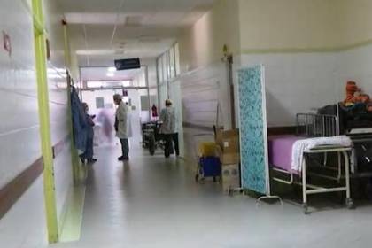 Una niña que jugaba en la calle fue atacada por un perro que salió corriendo desde el segundo piso de una vivienda