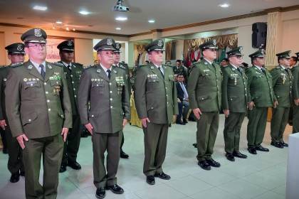 Posesionan a los nuevos comandantes departamentales y directores de la Policía