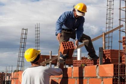 Constructores dicen que precio del cemento se dispara en 65% y advierten paralización masiva de obras