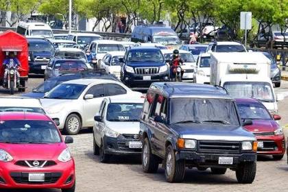 Alcaldía cruceña señala que auditoría identificó 45.000 vehículos y 30.000 patentes con rebaja irregular de impuestos
