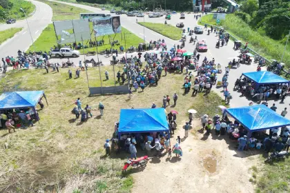 Bloqueo en Yapacaní: Amenazan con la toma de pozos petróleos y exigen reunión con el ministro de Hidrocarburos