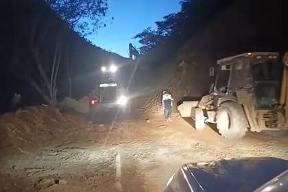 ABC restablece el tránsito en la ruta antigua Santa Cruz – Cochabamba