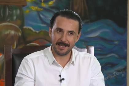 Juan Pablo Velasco revela que no se reunió con Camacho durante el proceso de transición