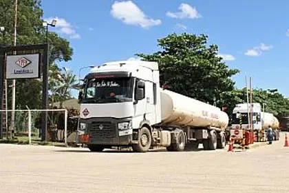 YPFB prevé llegada de 72 millones de litros de combustible esta semana