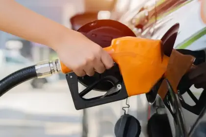 Gobierno dice que la subvención actual de combustibles es de alrededor de $us 12 dólares por barril y se trabaja en levantarla