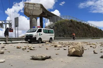 52 bloqueos paralizan diferentes regiones de Bolivia; casi la mitad está en La Paz, según la ABC