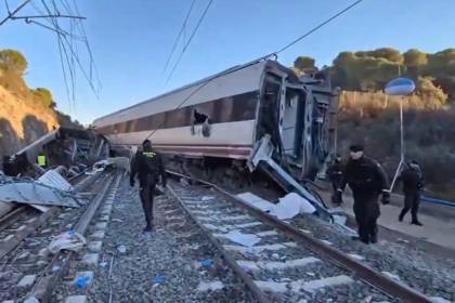 Sube a al menos 39 los muertos por la colisión de dos trenes en España
