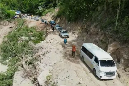 Ruta antigua Santa Cruz-Cochabamba: Habilitan una vía tras derrumbe en la zona de Chorro Viejo
