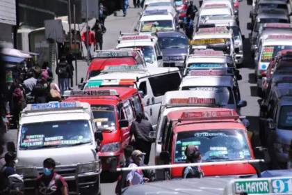 Choferes piden las denuncias del ministro de Hidrocarburos y del presidente de YPFB por los problemas del combustible