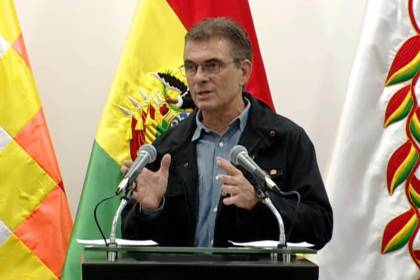 ¿Por qué el avión presidencial hizo escala en Florida? Esto responde Paz