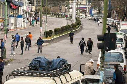 Un sindicato de transporte de La Paz anuncian repliegue por filas de gasolina y daños a sus vehículos en marchas 