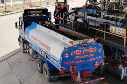 YPFB: Bloqueo en accesos a la planta de Senkata frena despachos de combustibles en La Paz