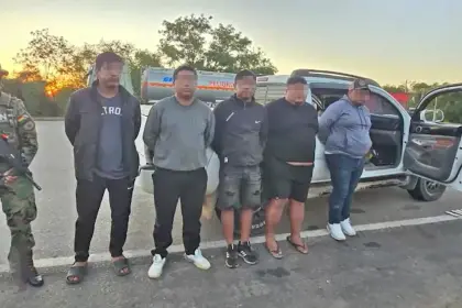 Aprehenden a cinco personas que transportaban armas y municiones en un vehículo en la ruta Santa Cruz - Villamontes