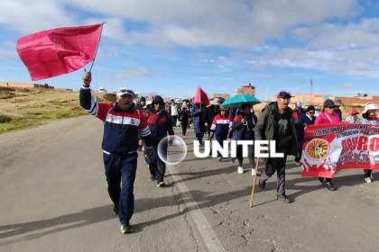 Los maestros emprenden la recta final de su marcha y se dirigen a El Alto para sumarse al cabildo de la COB