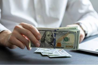 La cotización oficial del dólar registra un nuevo incremento para el viernes 10 de julio 