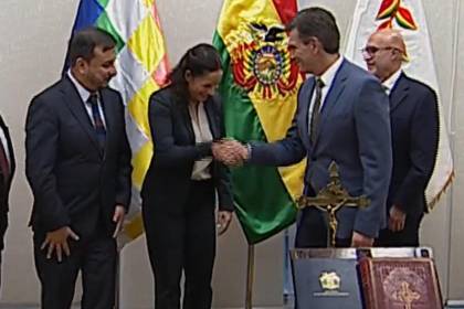 Paz toma juramento a Cronenbold como presidenta de YPFB y anuncia un “segundo tiempo” para la petrolera estatal