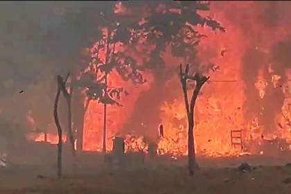 Voraz incendio arrasó con más de 20 viviendas en una comunidad de Riberalta