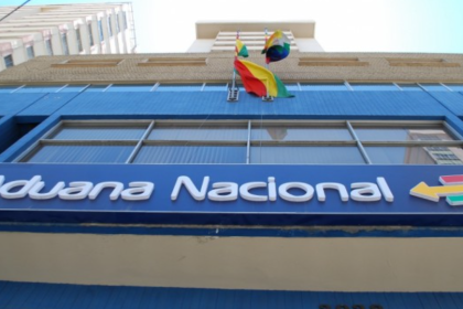 Aduana instruye investigación de procedimientos de control en Viru Viru, tras hallazgo de droga en maletas