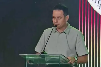 “Le dio la espalda a sus camaradas”: esposas de policías exigen que Lara se retracte de sus declaraciones