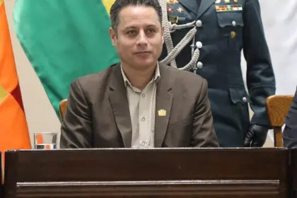 “Solo patea la crisis para adelante”: Lara cuestiona decreto que congela seis meses los precios de los hidrocarburos