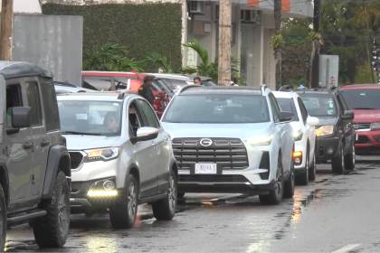Asosur: “Se está restableciendo el normal abastecimiento” de gasolina en Santa Cruz tras días de filas