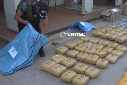 Santa Cruz: Hallan 346 paquetes de droga al interior de un vehículo en la zona de La Angostura