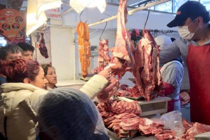 Ante bloqueos, Emapa recurre a puentes aéreos y alista el arribo de carne de res y pollo a La Paz