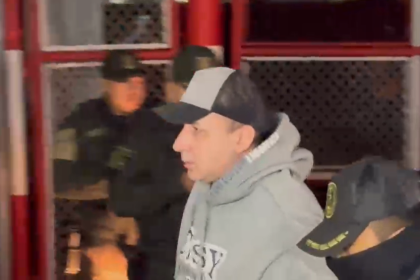 Fernando Cerimedo es trasladado desde Santa Cruz a La Paz para cumplir detención en Chonchocoro