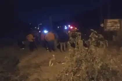 Pobladores desbloquean la carretera que conecta Sucre con Yotala
