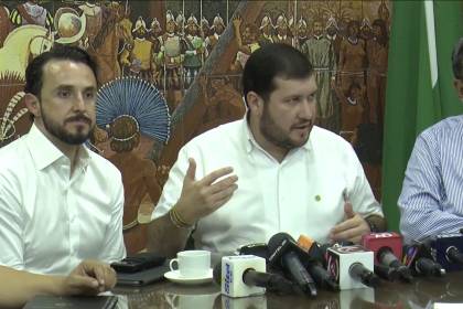 Velasco se reúne con instituciones cruceñas para unificar una propuesta en torno al 50-50