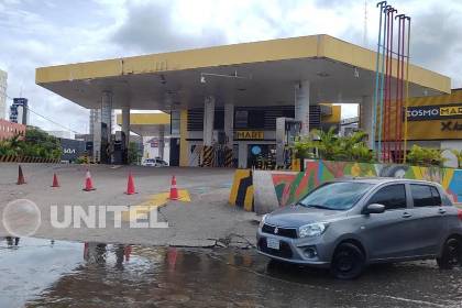 Ministro proyecta que hasta este domingo por la noche se normalice el abastecimiento de gasolina en Santa Cruz