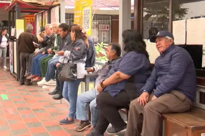 Trabajadores de Salud llegan a un acuerdo para el pago del bono de vacunación con la Gobernación de Cochabamba