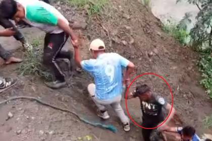 Video: Así rescataron al segundo sobreviviente del vehículo que cayó en un río de los Yungas