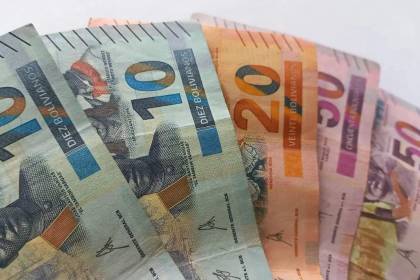 Desde este lunes, los billetes inhabilitados obtenidos legalmente ya pueden ser usados en transacciones