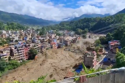 Imágenes impactantes de la riada que se cobró la vida de más de 50 personas en Nepal