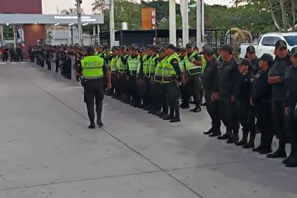 Con canes y equipos antiexplosivos, Policía toma el control de la seguridad del recinto del debate vicepresidencial